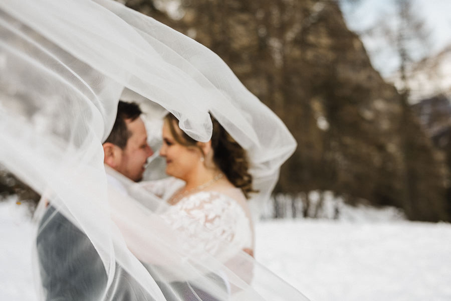 Snowy Romance in the Italian Dolomites Winter Wedding 0018A